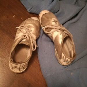 Used Nfinity Vengeance cheer shoes size 6